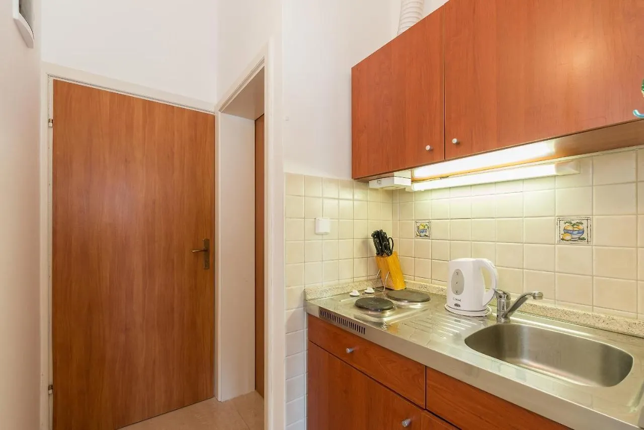 Apartments By The Sea Vir - 18603 Хорватия